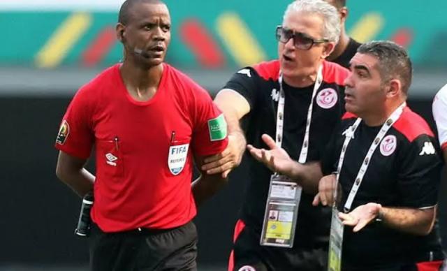 登录入口-终场哨“双响”非洲杯奇闻是因为裁判被热晕了？