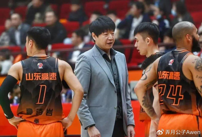 计划有变，准备夺冠？山东签NBA前雷霆新秀，球迷：这是个狠人|山东队|约翰逊|山东男篮|德雷克·鲍威尔|诺曼·鲍威尔_新浪体育_新浪新闻